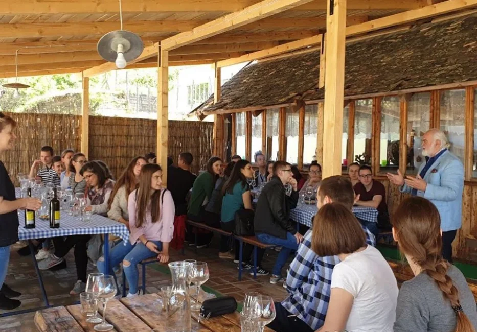 60612893_2072837442844986_4653242472716042240_n